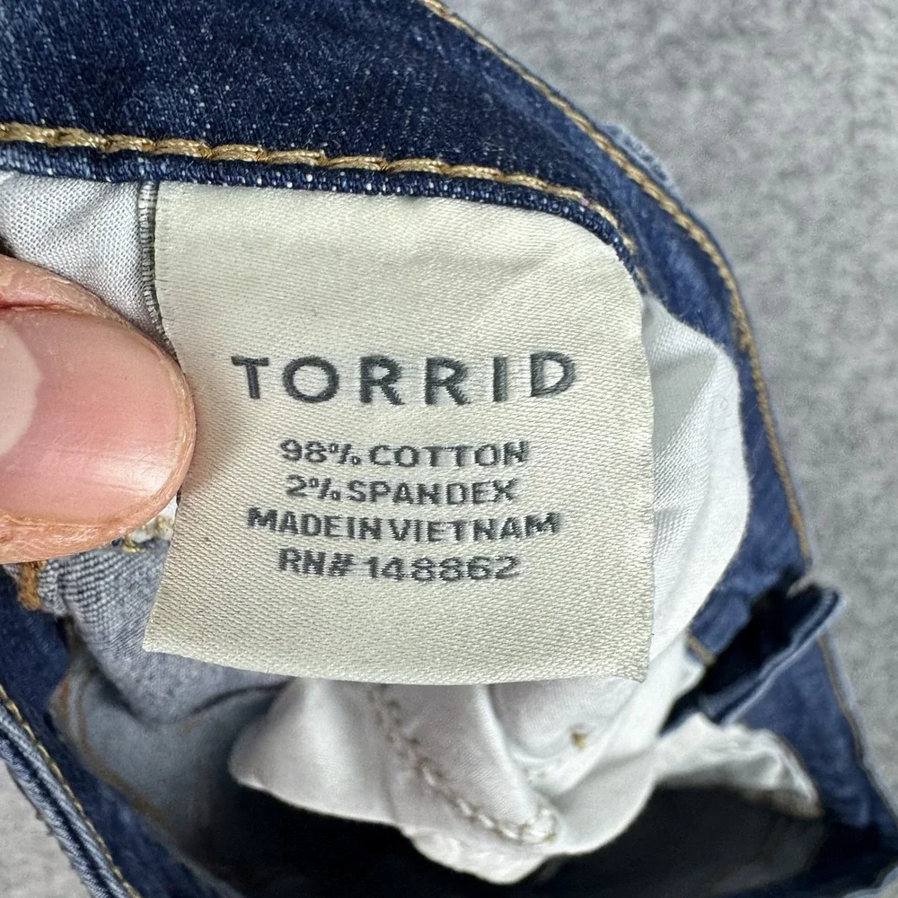 TORRID Womens Dark Blue Mid Rise Denim Shorts‎ Size 20